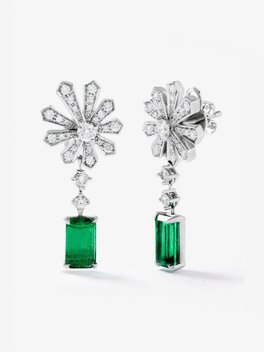 Pendientes de oro blanco de 18K con esmeraldas verdes en talla octogonal de 3,12 cts y diamantes blancos en talla brillante de 0,9 cts
