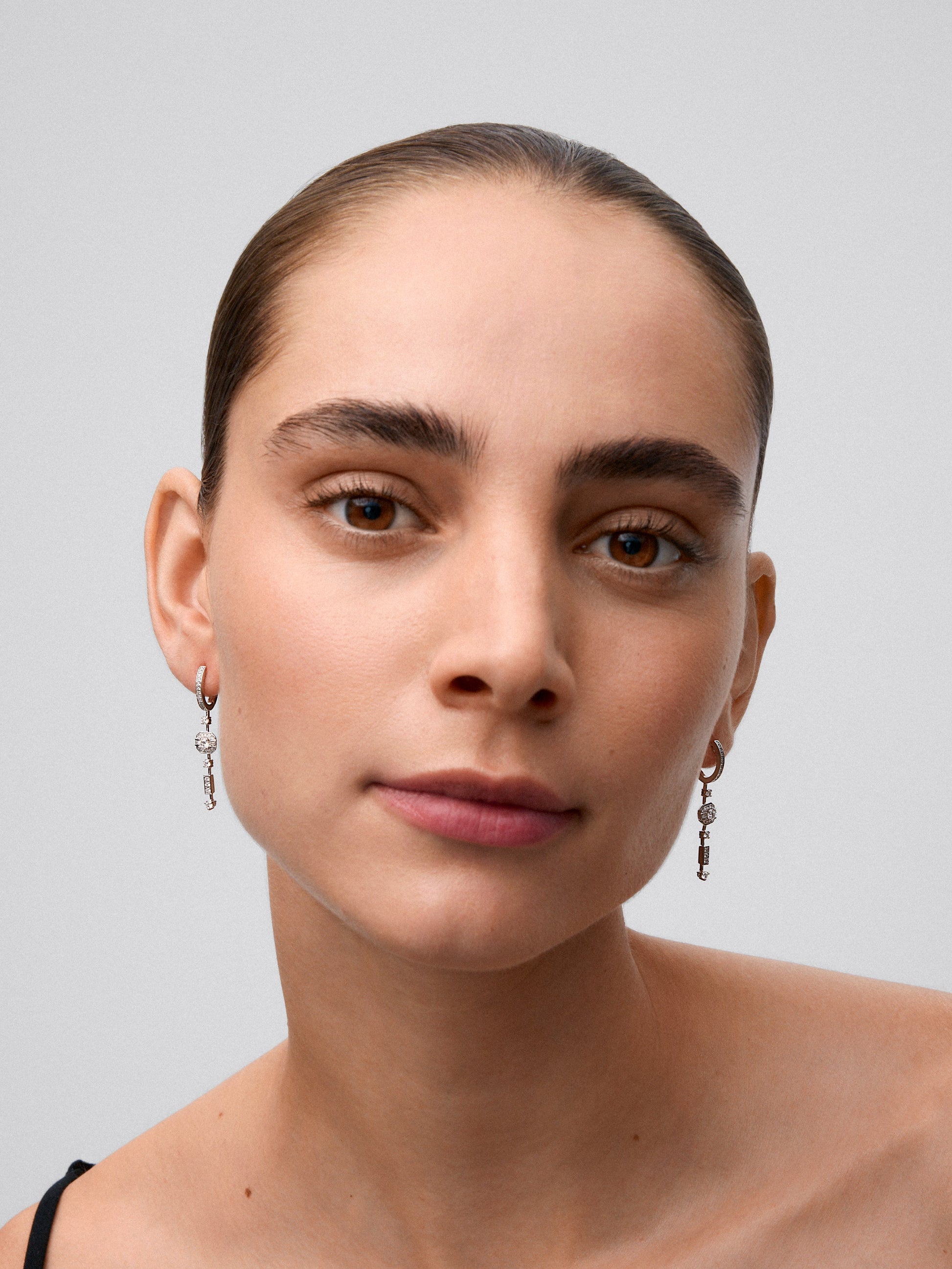 Pendientes de oro blanco de 18K con diamantes en talla brillante con un total de 0,648 cts