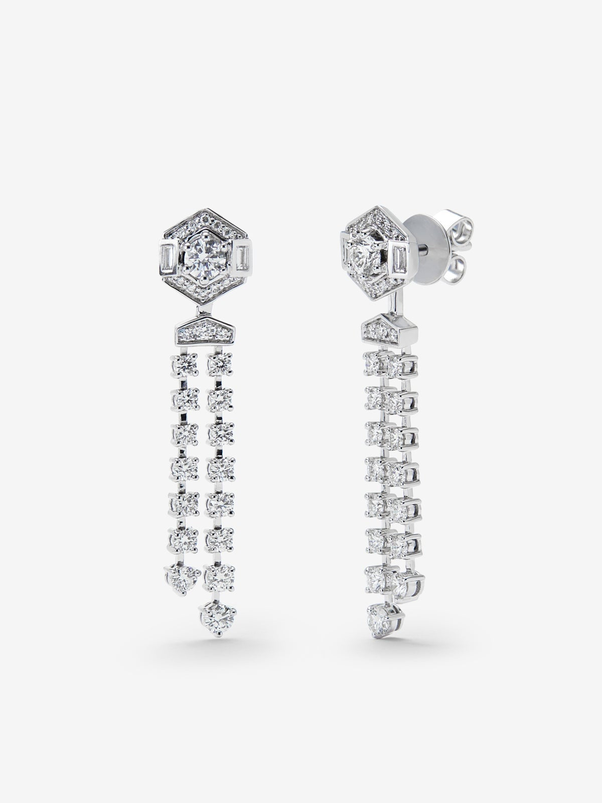 Pendientes de oro blanco de 18K con diamantes en talla brillante con un total de 1,25 cts y diamantes en talla baguette de 0,1 cts