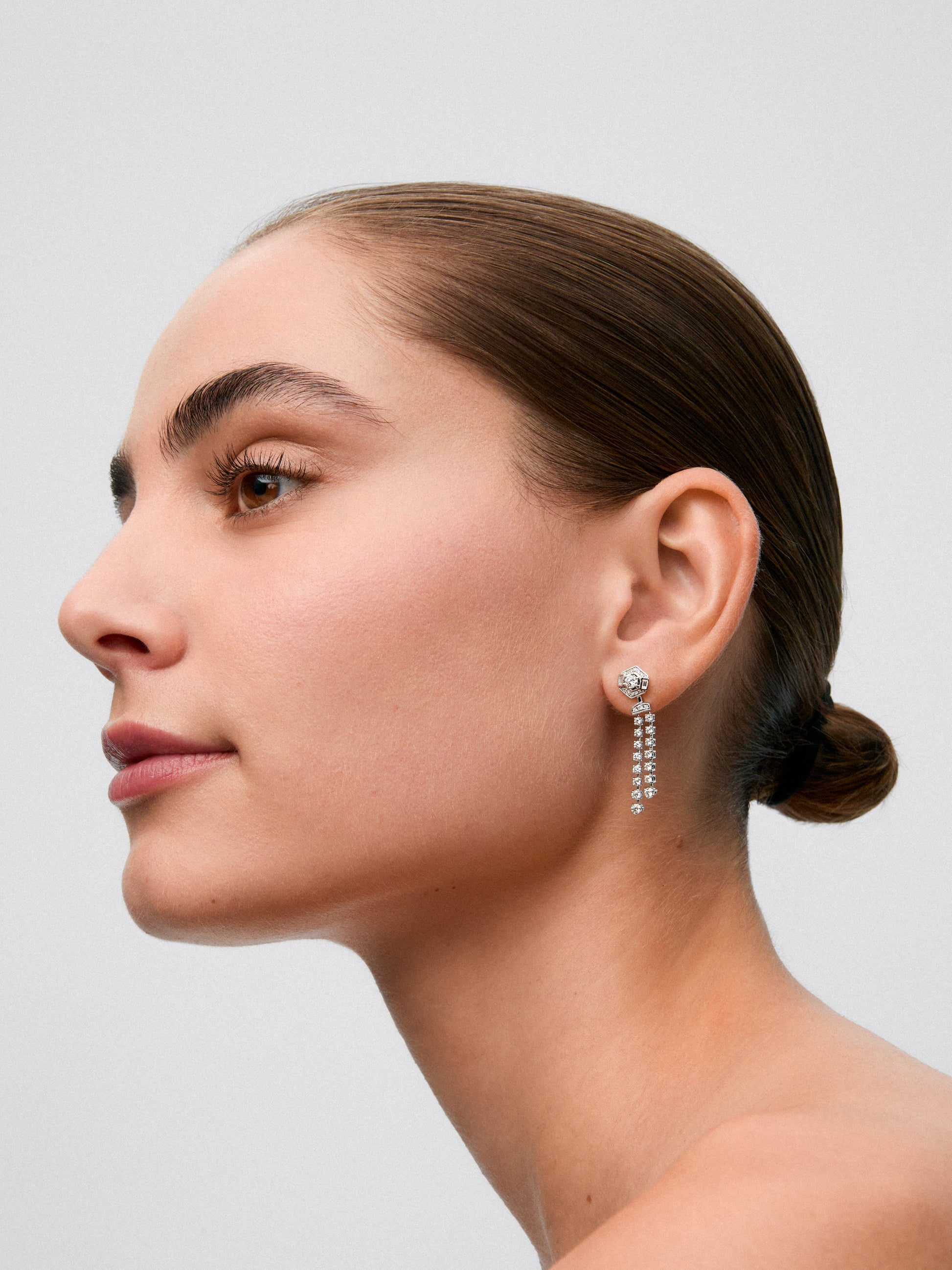 Pendientes de oro blanco de 18K con diamantes en talla brillante con un total de 1,25 cts y diamantes en talla baguette de 0,1 cts