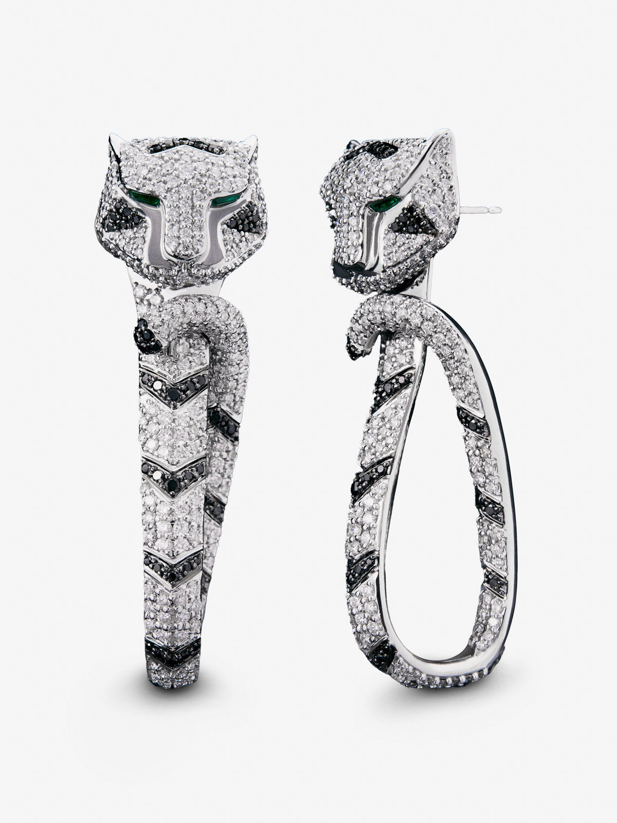 18K white gold earrings with 548 brilliant-cut white diamonds with a total of 2.68 cts, 90 black diamonds with a total of 0.47 cts, and 2 trapezoid-cut emeralds with a total of 0.26 cts shaped tiger