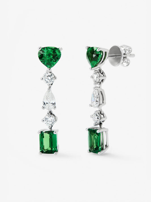 Pendientes de oro blanco de 18K con 4 tsavoritas verdes en talla pera y esmeralda con un total de 8,68 cts y 6 diamantes en talla pera y brillante con un total de 0,98