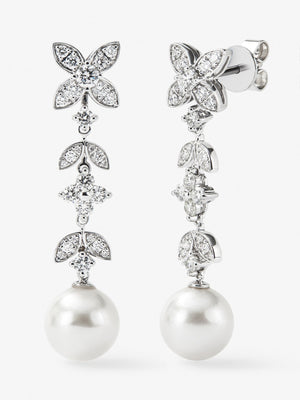 Pendientes de oro blanco de 18K con 62 diamantes en talla brillante con un total de 0,99 cts y 2 perlas akoya de 8,5 mm