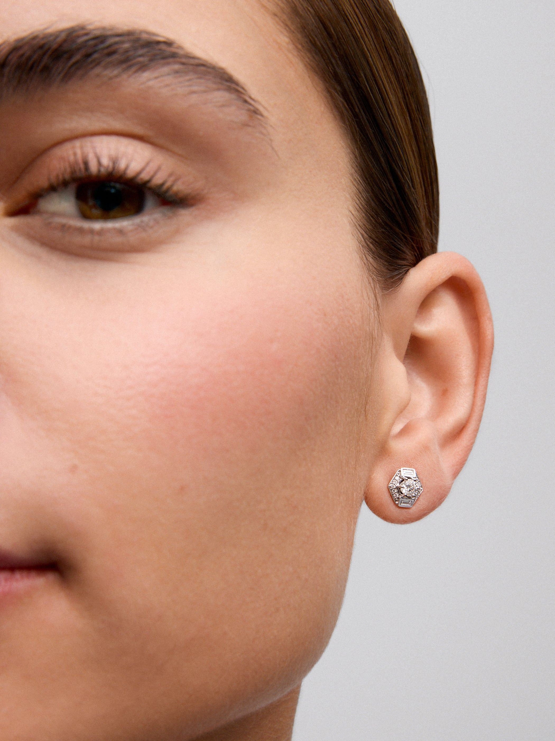 Pendientes de oro blanco de 18K con diamantes en talla baguette y brillante