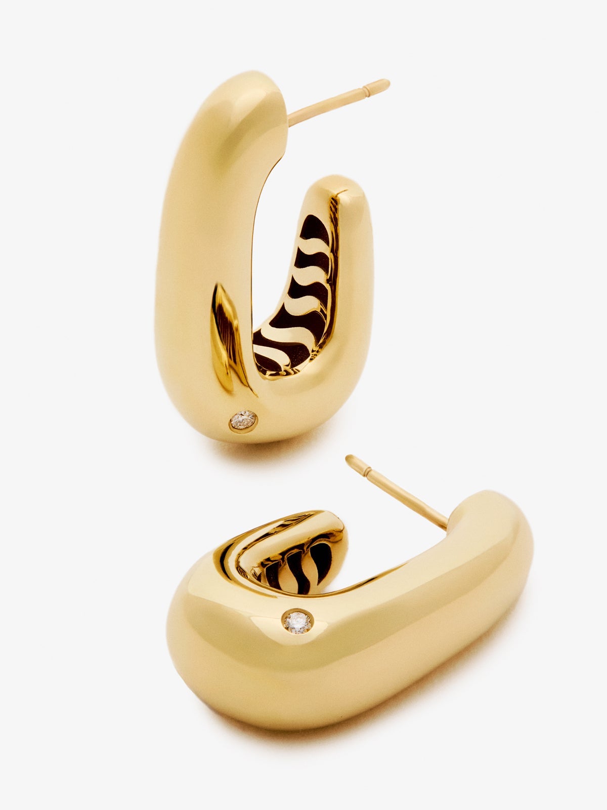 Pendientes grandes de aro de oro amarillo de 18K con diamantes en talla brillante de 0,05 cts