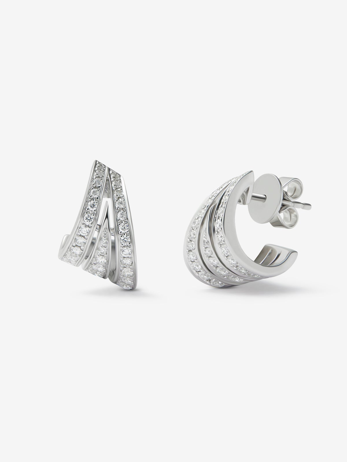 Pendientes de oro blanco de 18K con pavé de diamantes en talla brillante con un total de 0,52 cts