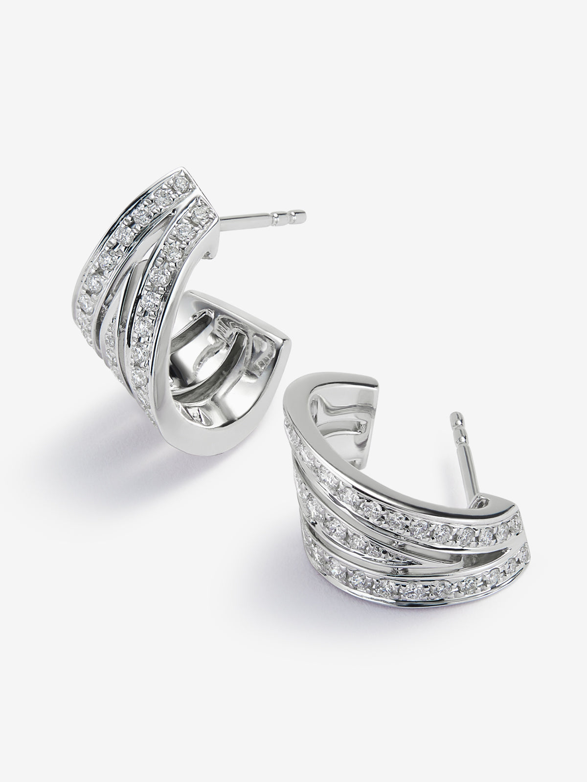Pendientes de oro blanco de 18K con pavé de diamantes en talla brillante con un total de 0,52 cts