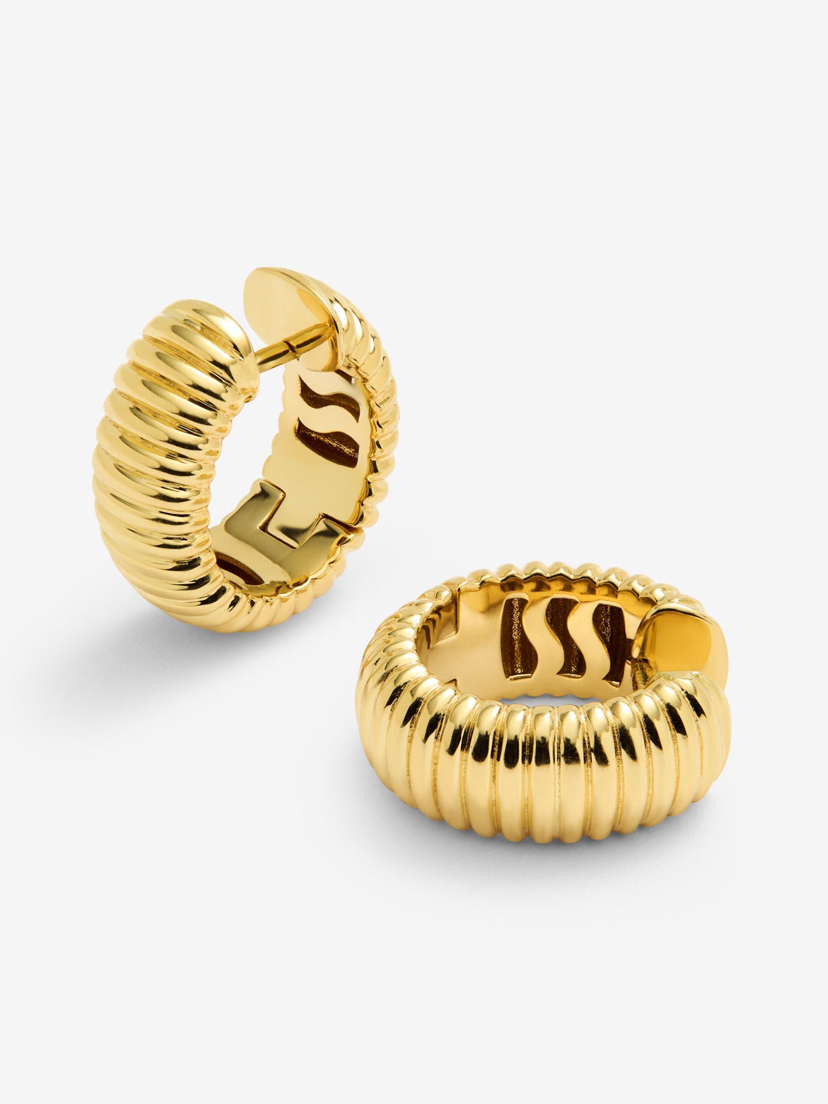 Pendientes gallonados de oro amarillo de 18K