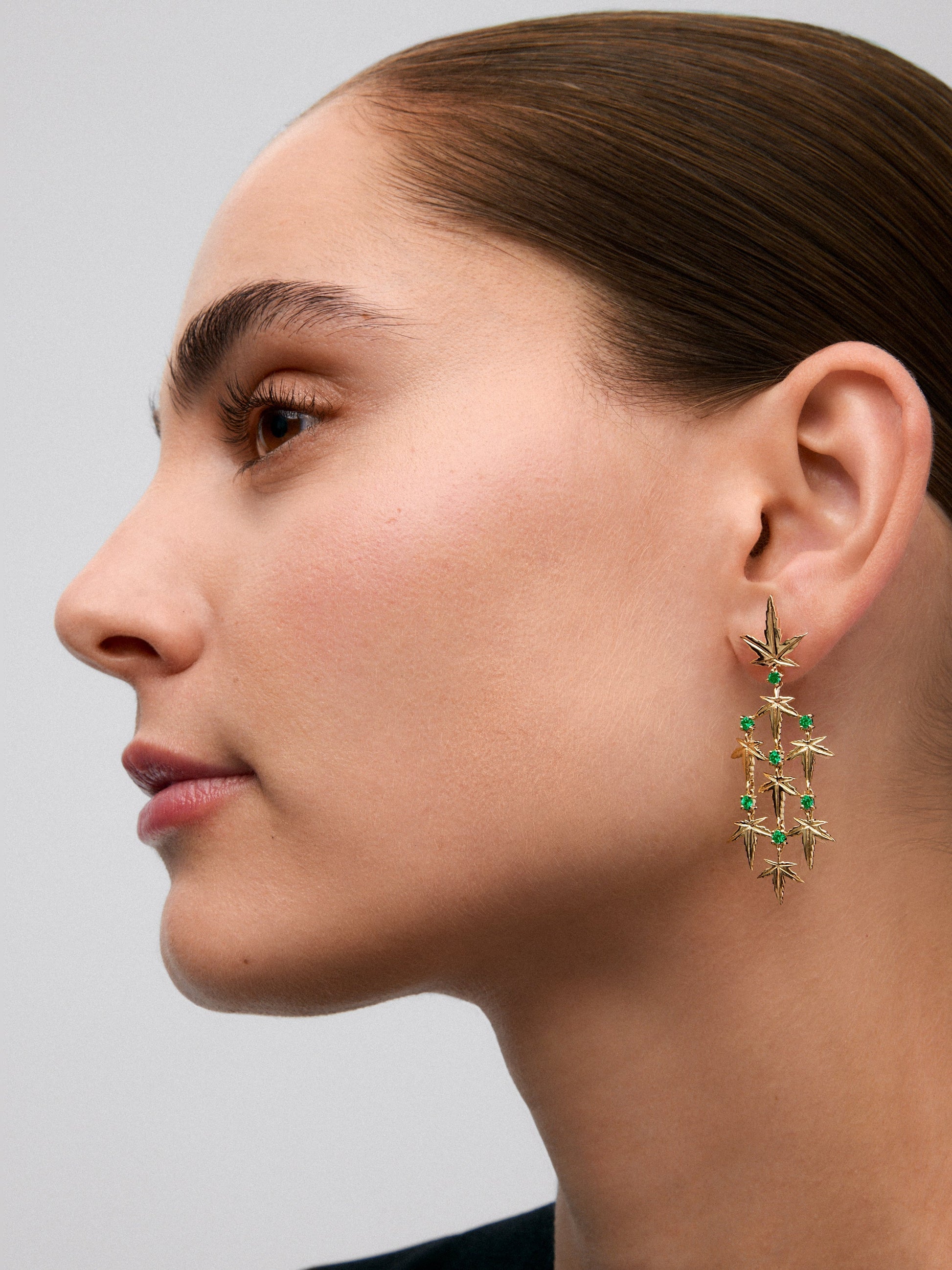 Pendientes de oro amarillo con esmeralda