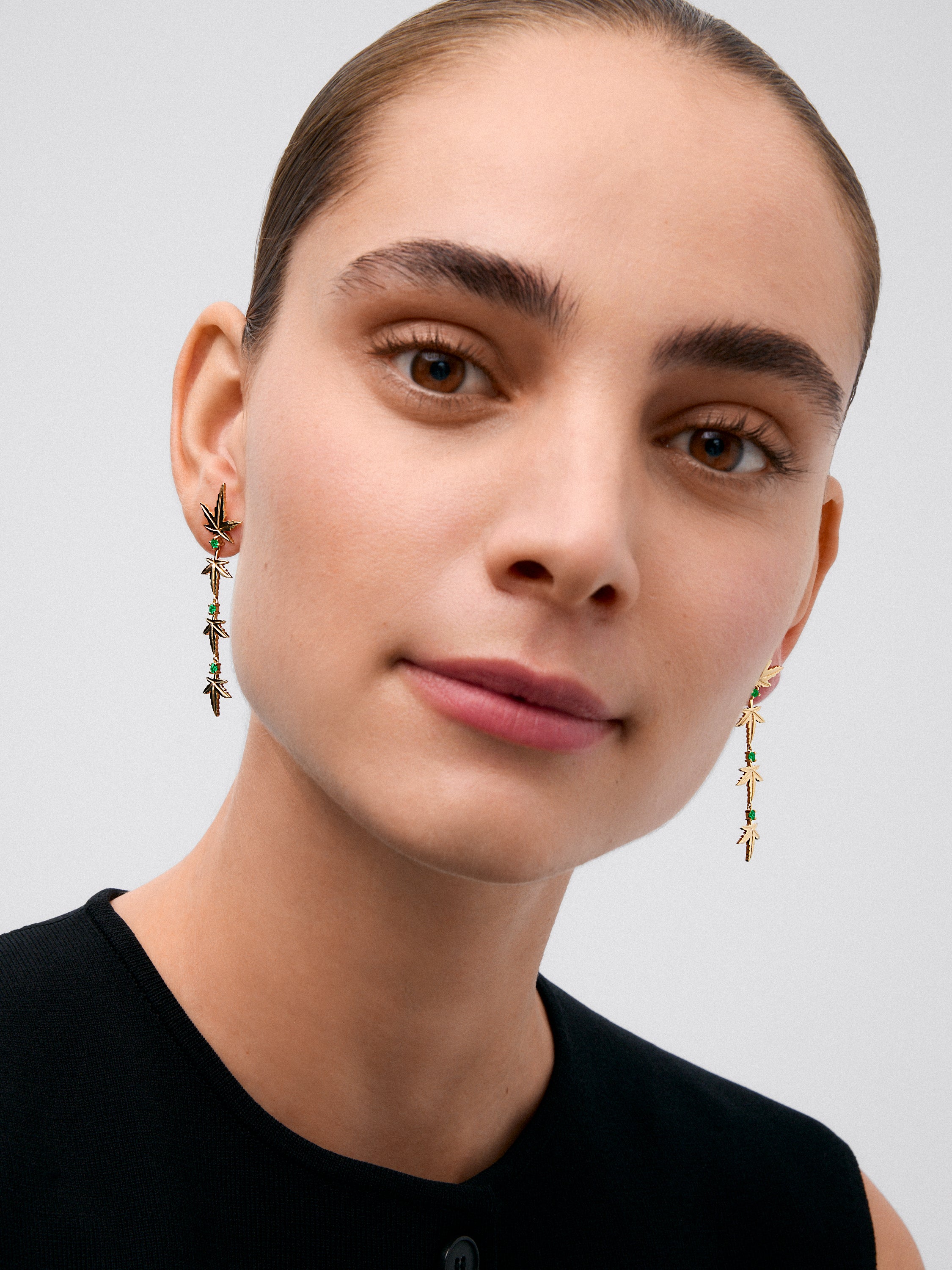 Pendientes de oro amarillo con esmeralda