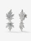 Pendientes largos de oro blanco de 18K con diamantes y forma de hoja de arce