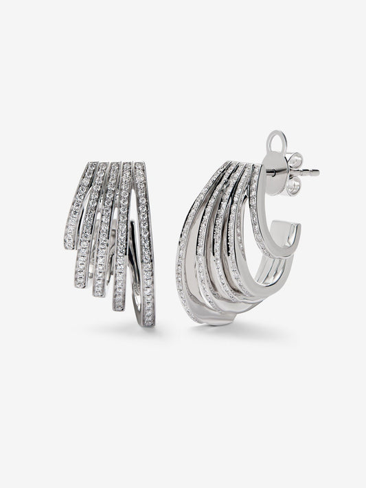 Pendientes de oro blanco de 18K con 178 diamantes en talla brillante con un total de 0,53 cts