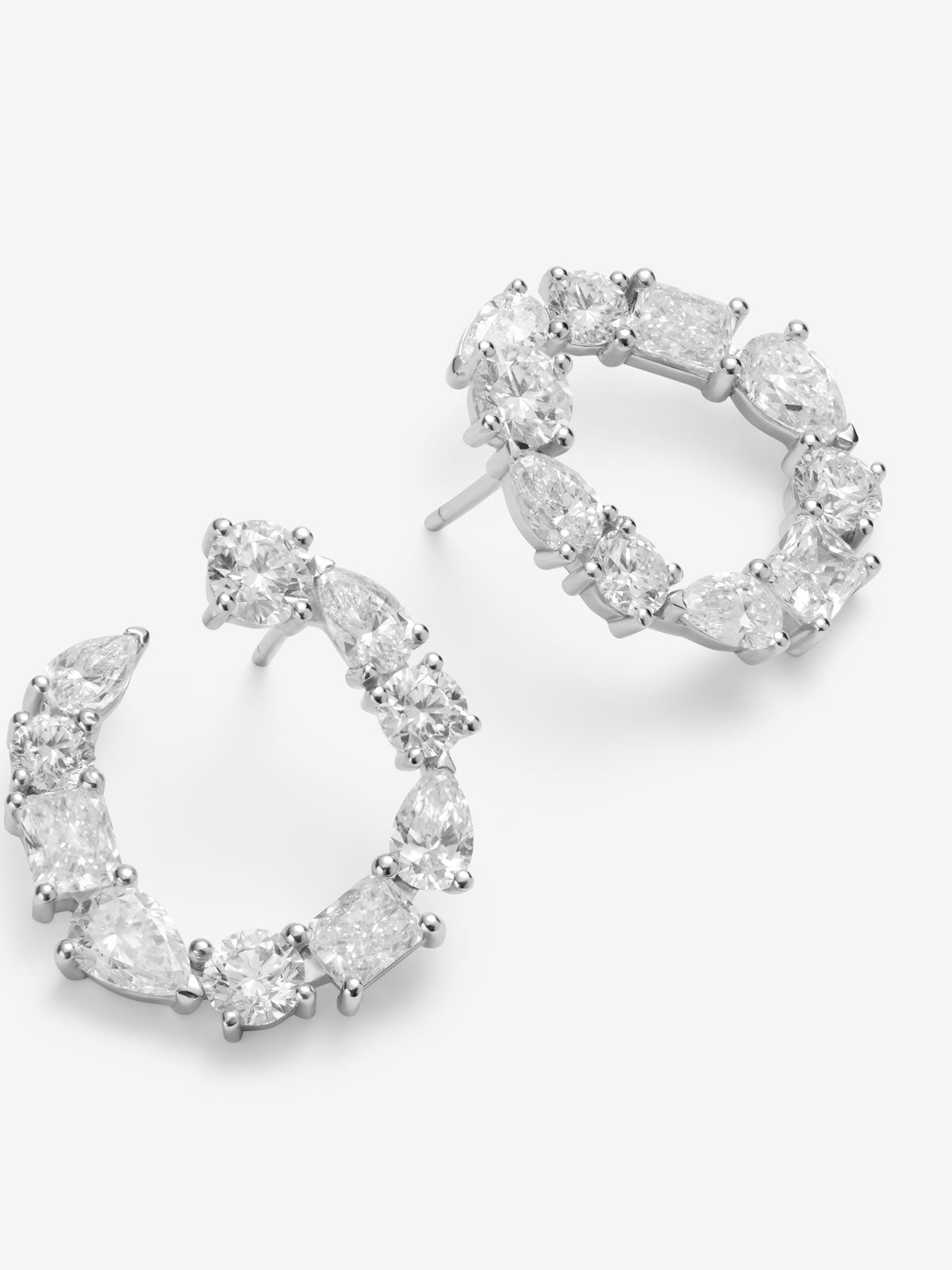 Pendientes de aro de Alta Joyería en oro blanco de 18K con diamantes