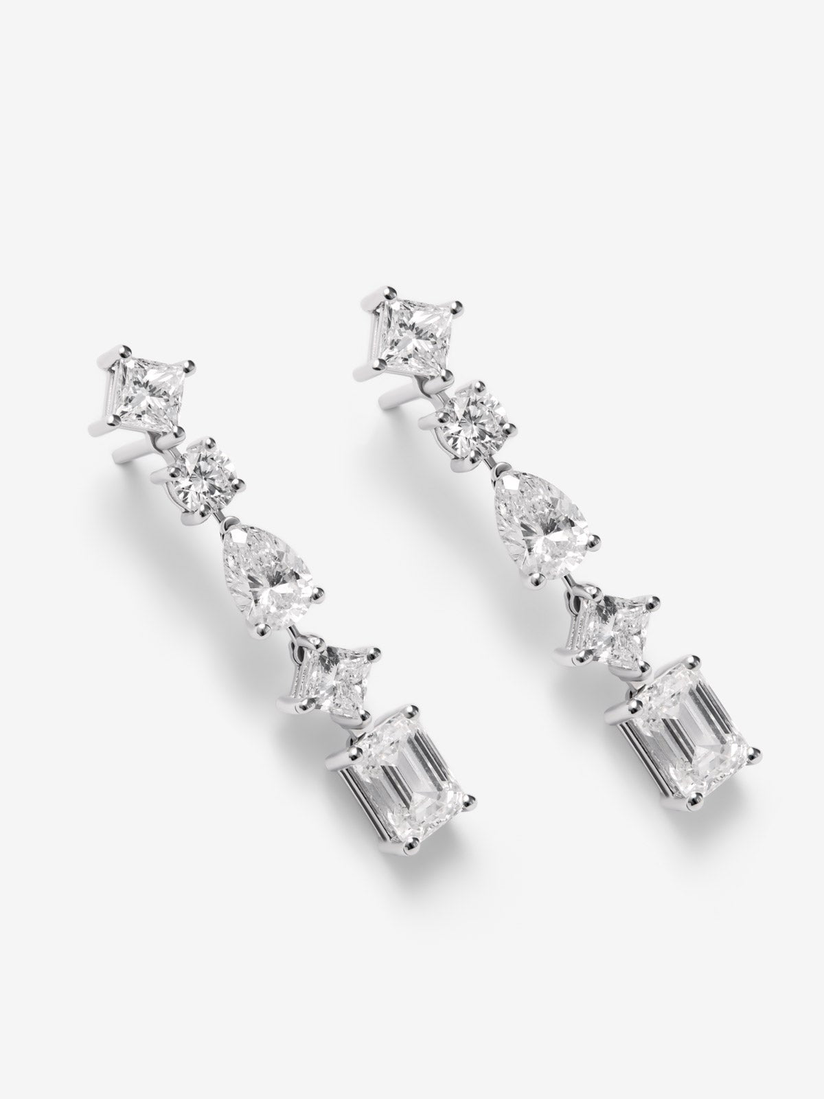 Pendientes de alta joyería en oro blanco de 18K y diamantes