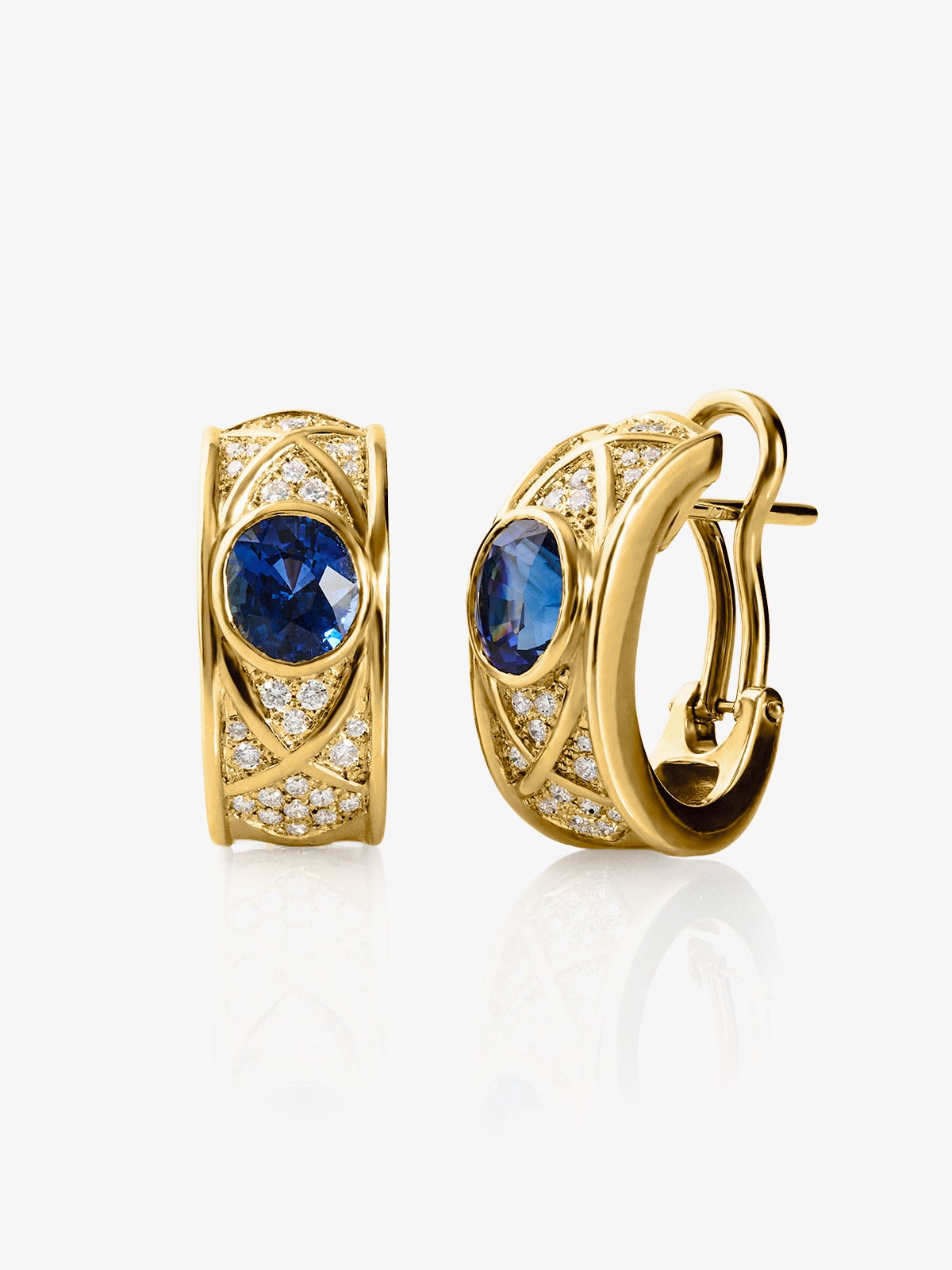 Pendientes de oro amarillo de 18K con zafiro en tallla oval de1,73 cts y diamantes en talla brillante con un total de 1,58 cts