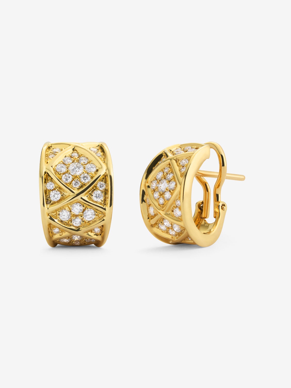 Pendientes de oro amarillo de 18K con 64 diamantes en talla brillante con un total de 0,8 cts