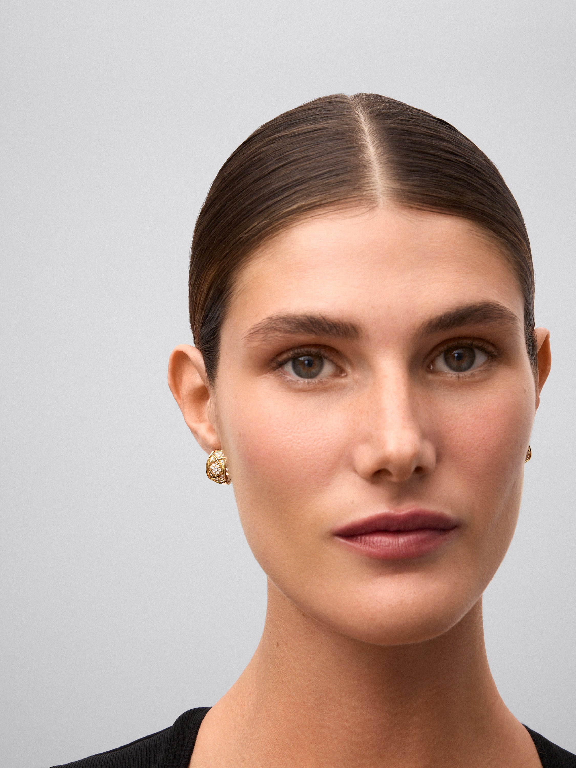 Pendientes de oro amarillo de 18K con 64 diamantes en talla brillante con un total de 0,8 cts