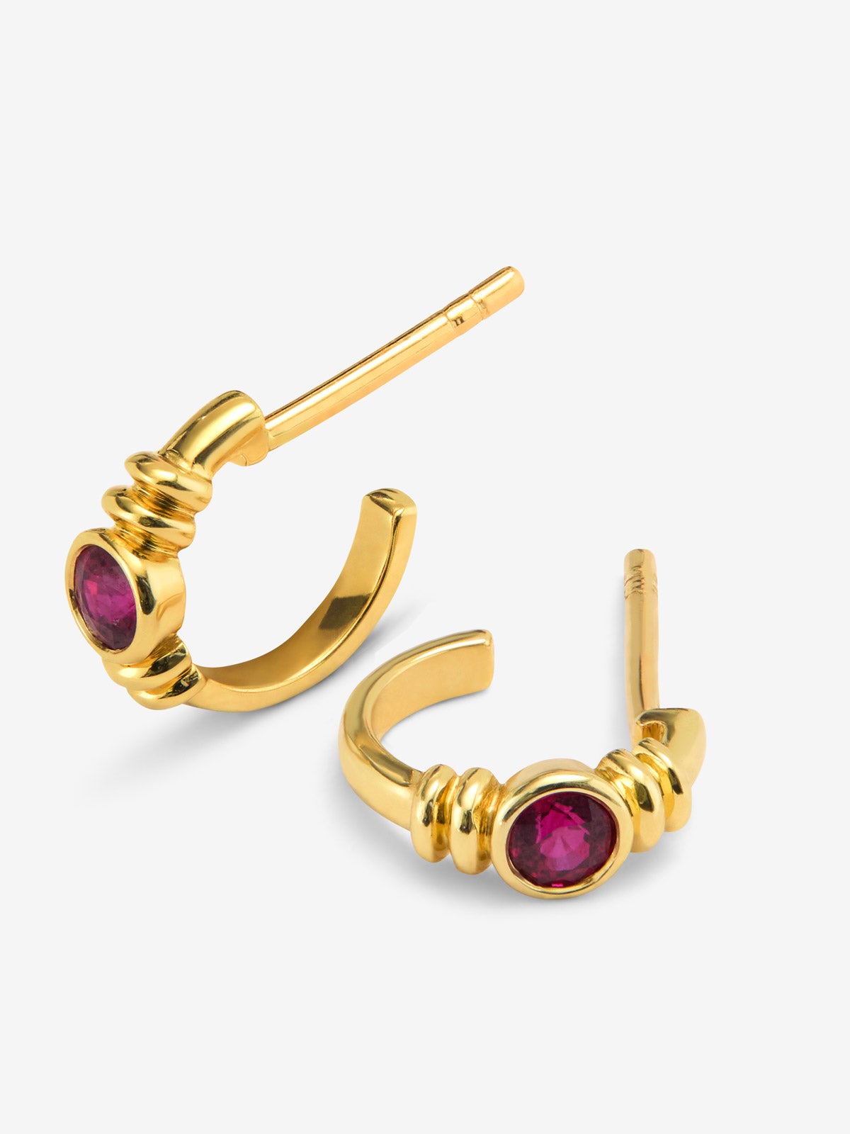Pendientes de aro en oro amarillo de 18K con rubí en talla brillante