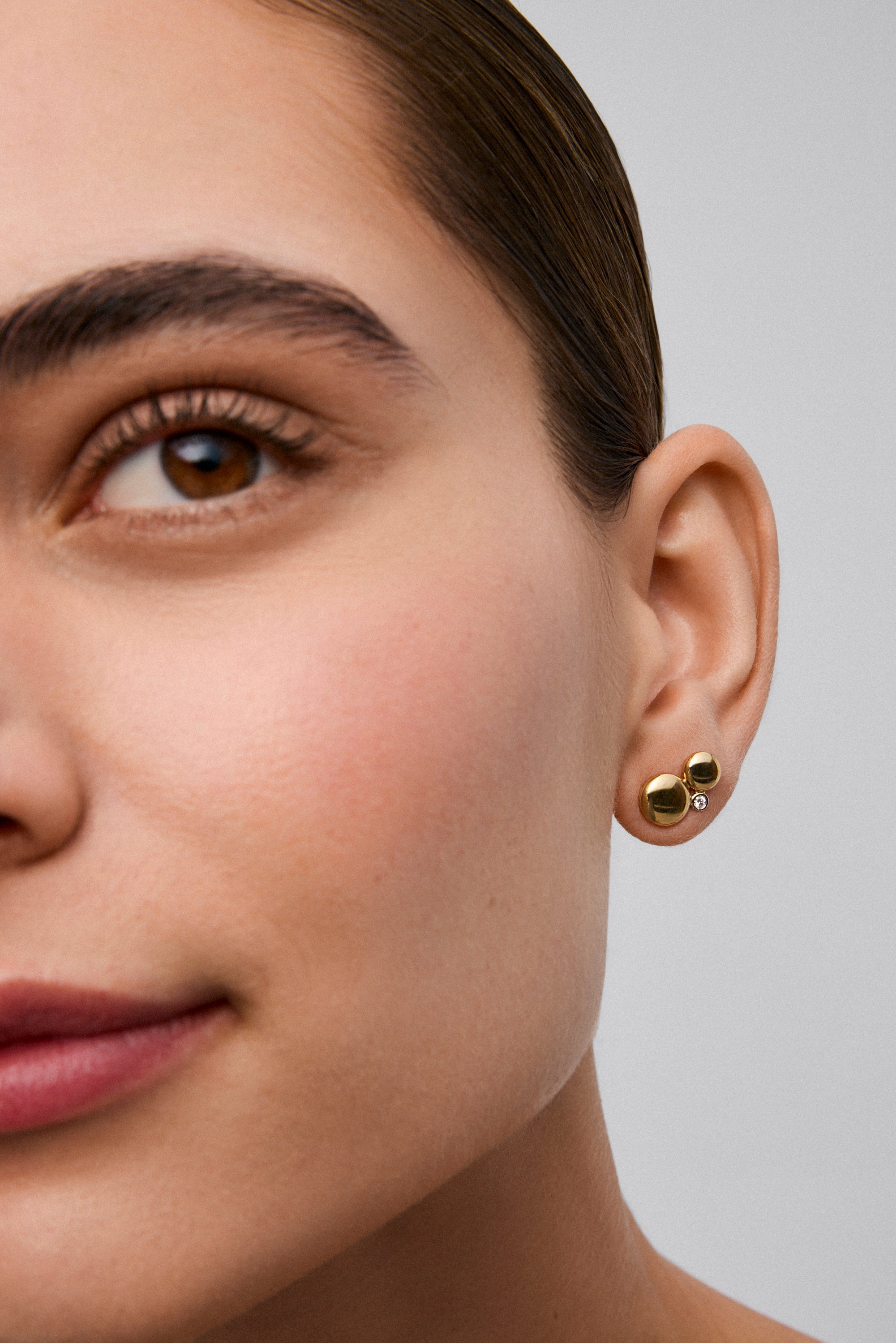 Pendientes de oro amarillo de 18K con motivos de esfera