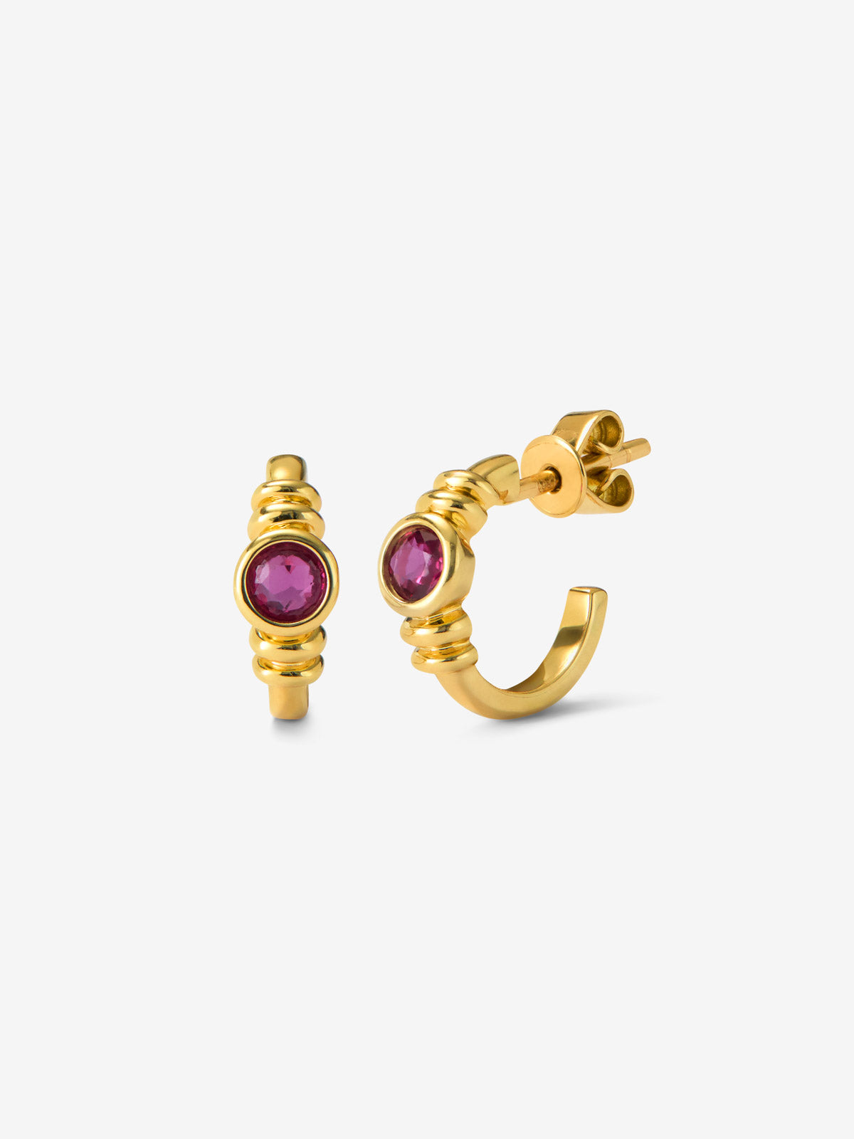 Pendientes de aro en oro amarillo de 18K con rubíes rojos en talla brillante con un total de 0,24 cts 