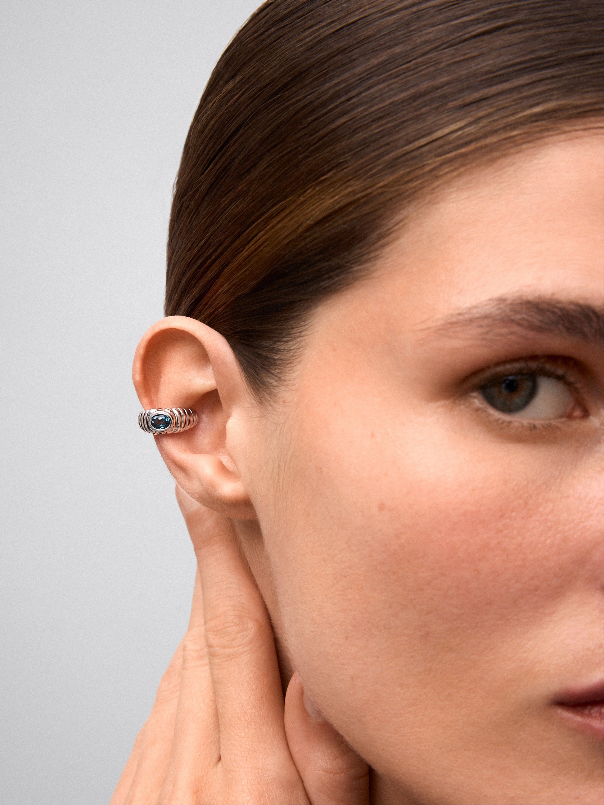 Earcuff de plata 925 con topacio azul London