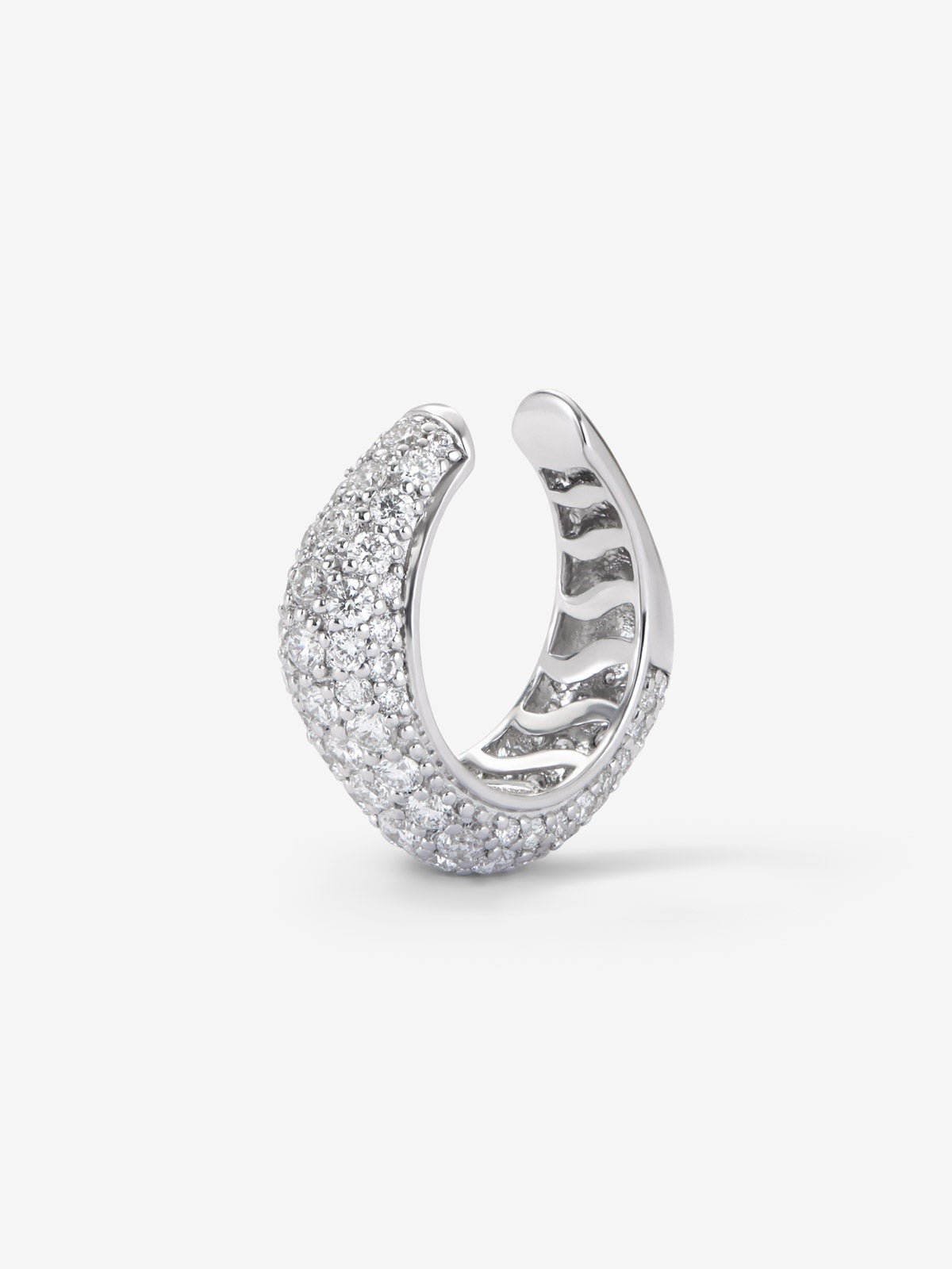 Pendientes de oro blanco de 18K con pavé de diamantes en talla brillante con un total de 0,71 cts
