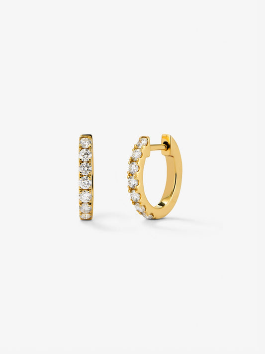 Pendientes de aro de oro amarillo de 18K con 14 diamantes blancos en talla brillante con un total de 0,39 cts