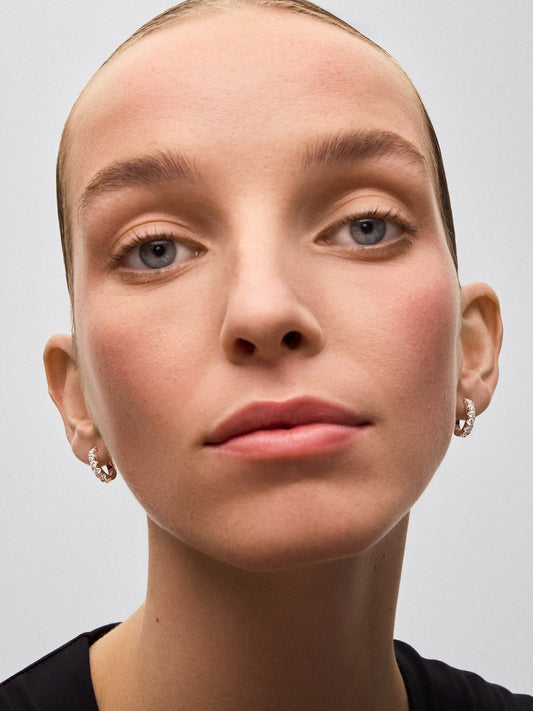 Pendientes aro de oro blanco de 18K con diamantes