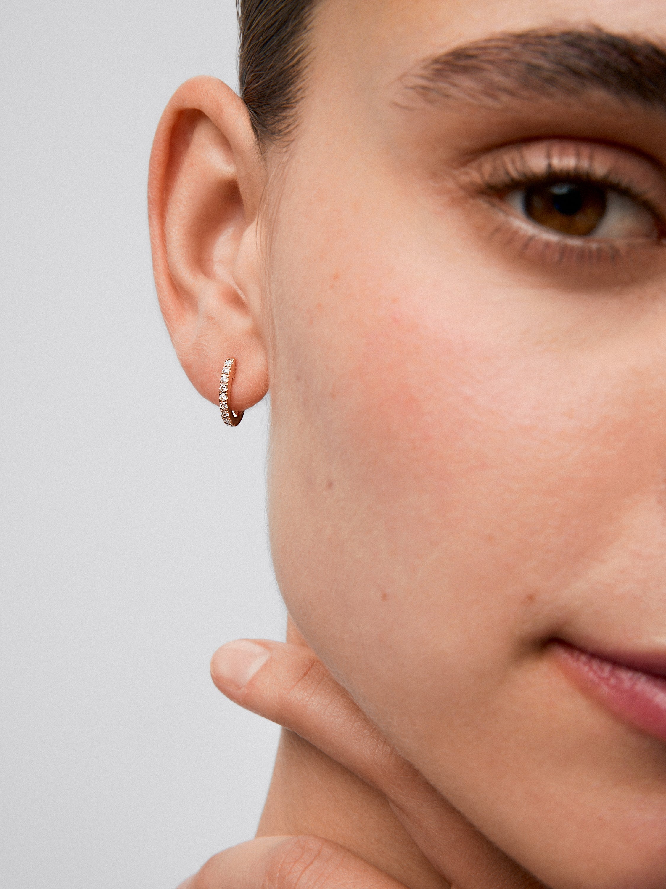 Pendientes aro de oro rosa de 18K con diamantes