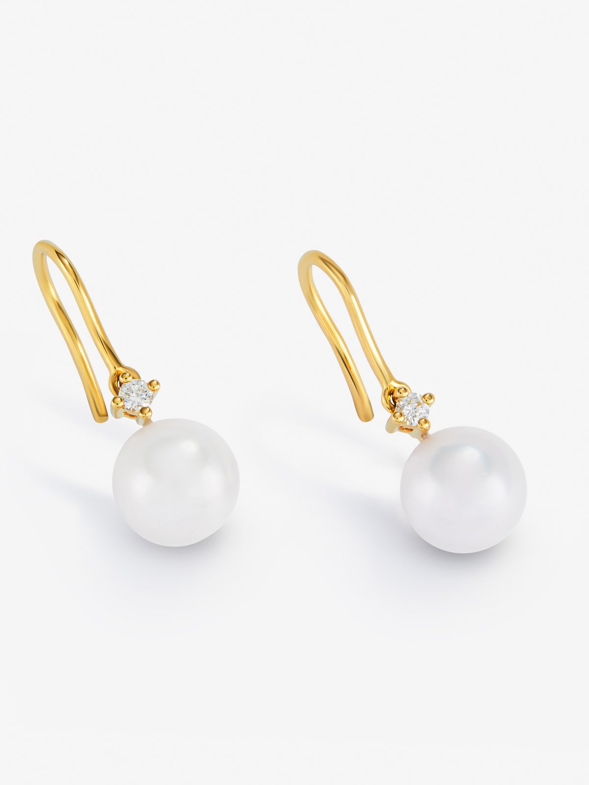 Pendiente colgante de oro amarillo de 18k con perla akoya de 8 mm y diamante