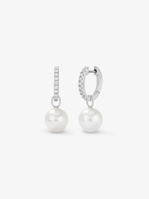 Pendientes de aro de oro blanco de 18K con 18 diamantes en talla brillante con un total de 0,21 cts y 2 perlas akoya de 8,5mm