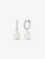 Pendientes de aro de oro blanco de 18K con 18 diamantes en talla brillante con un total de 0,21 cts y 2 perlas akoya de 8,5mm