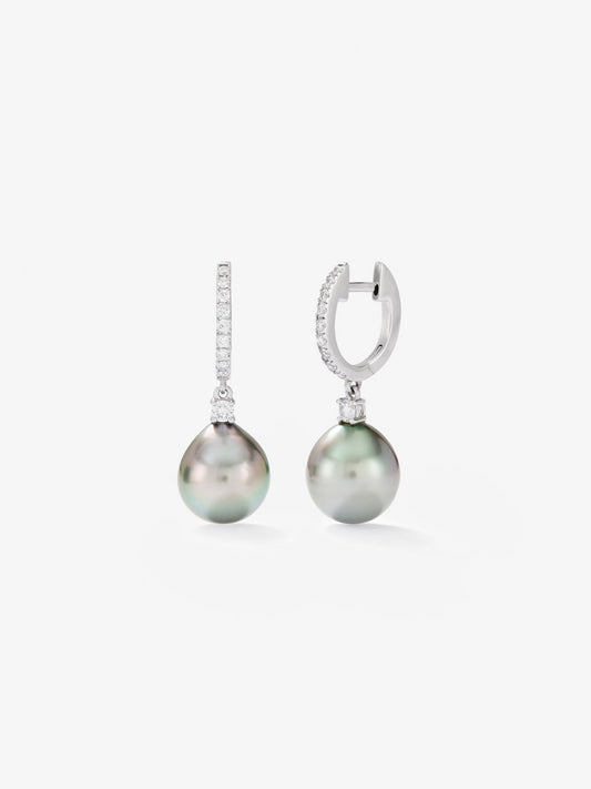 Pendientes de aro de oro blanco de 18K con 18 diamantes en talla brillante con un total de 0,21 cts y 2 perlas akoya de 8,5mm