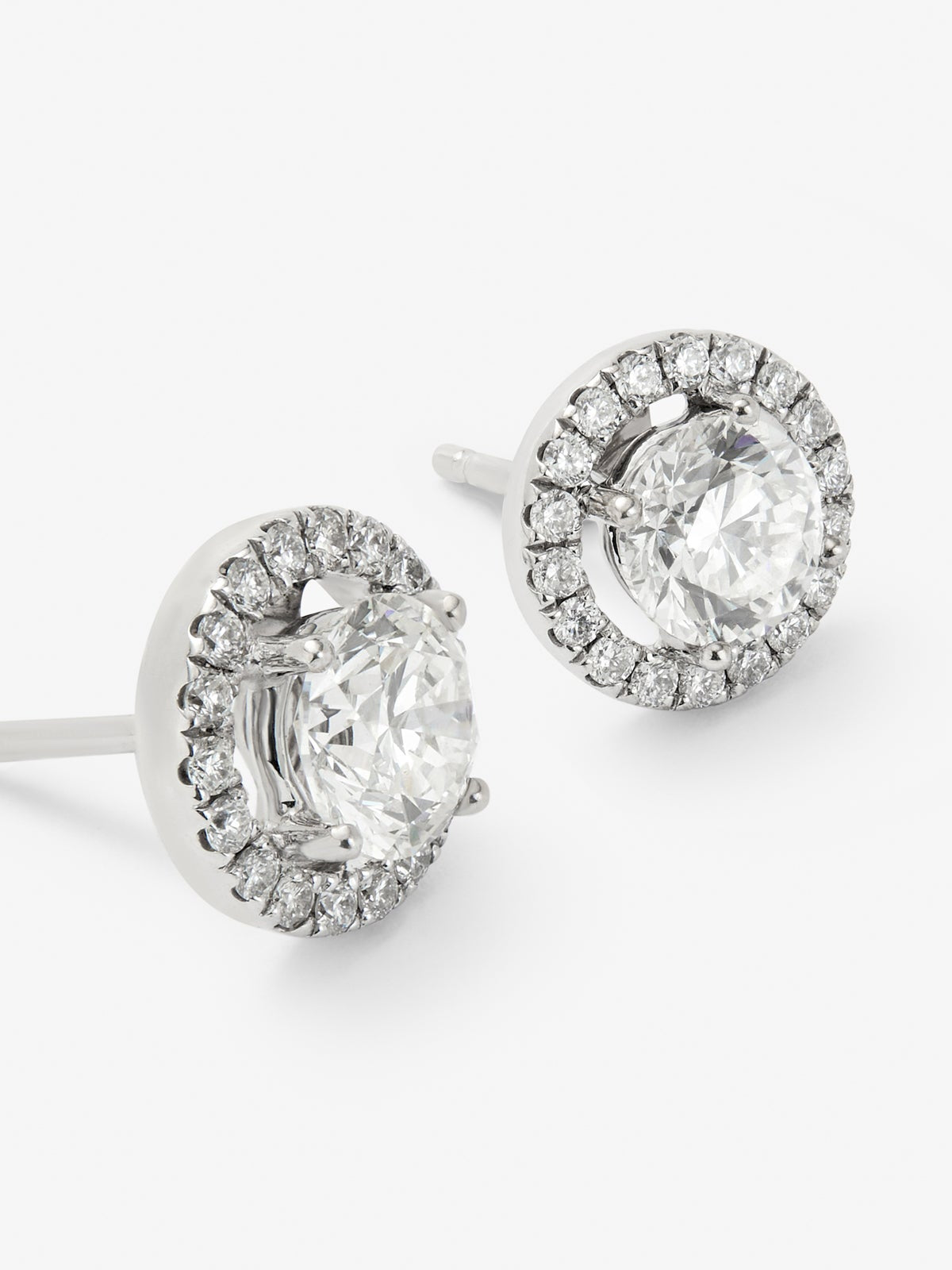 Pendientes de oro blanco de 18K con diamantes en talla brillante de 1,4 cts