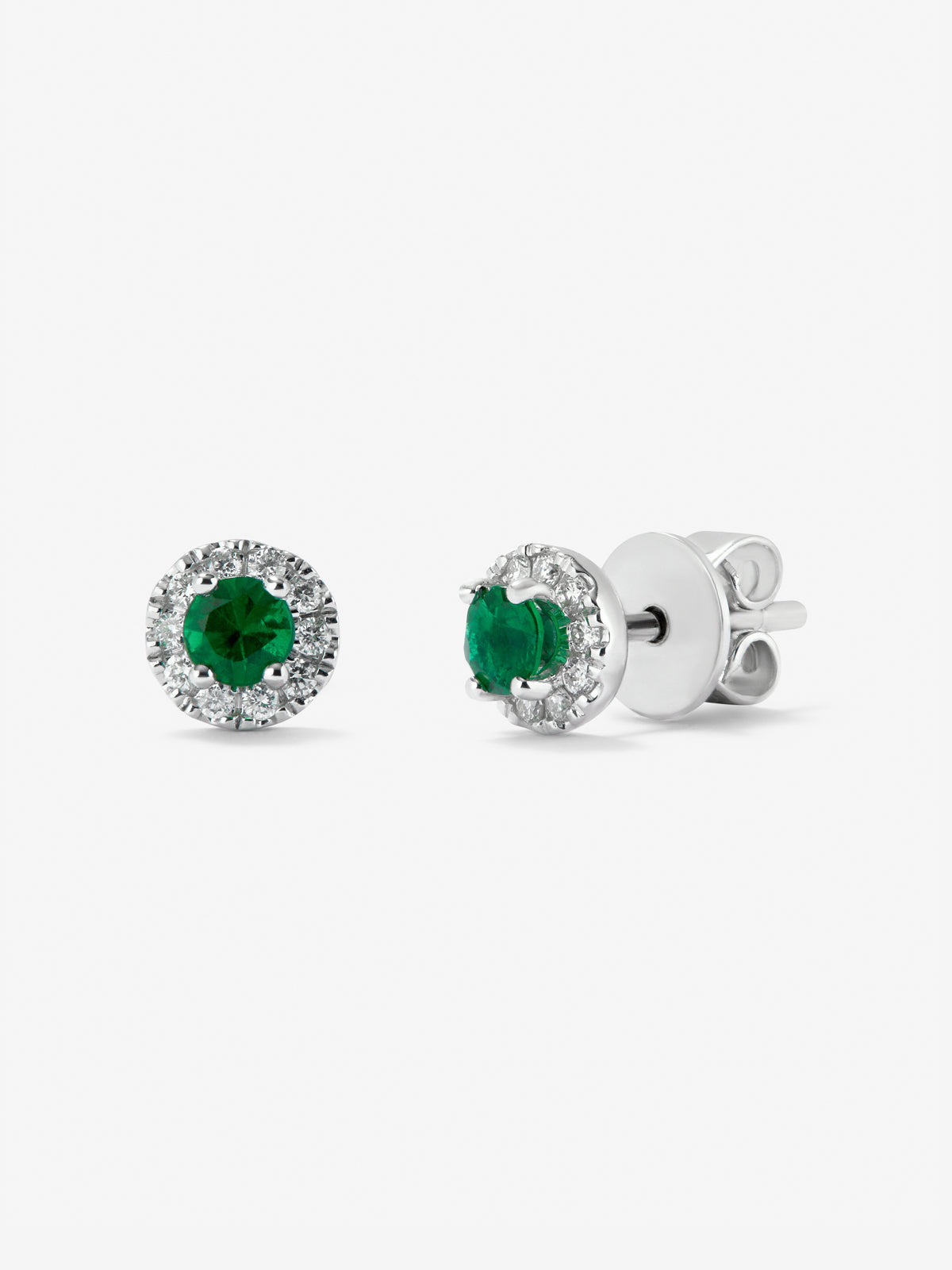 Pendientes de oro blanco de 18K con esmeraldas