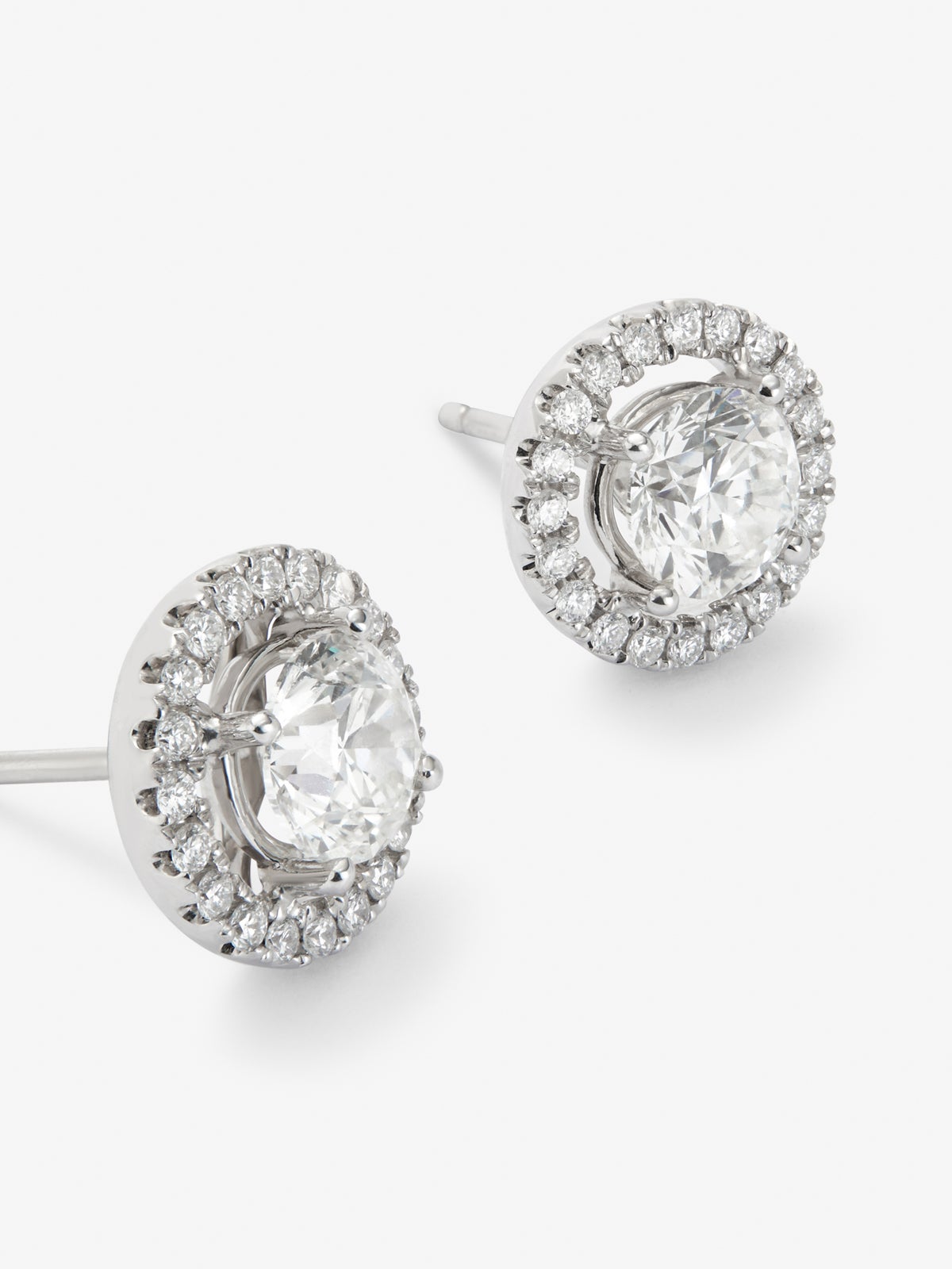 Pendientes de boton de oro blanco de 18K con diamantes