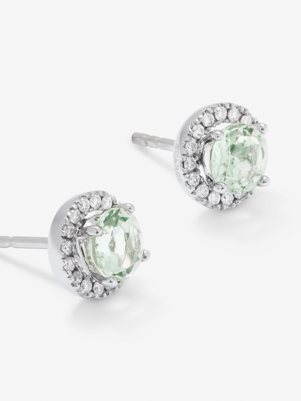 Pendientes de boton de oro blanco de 18K con amatista verde y diamante