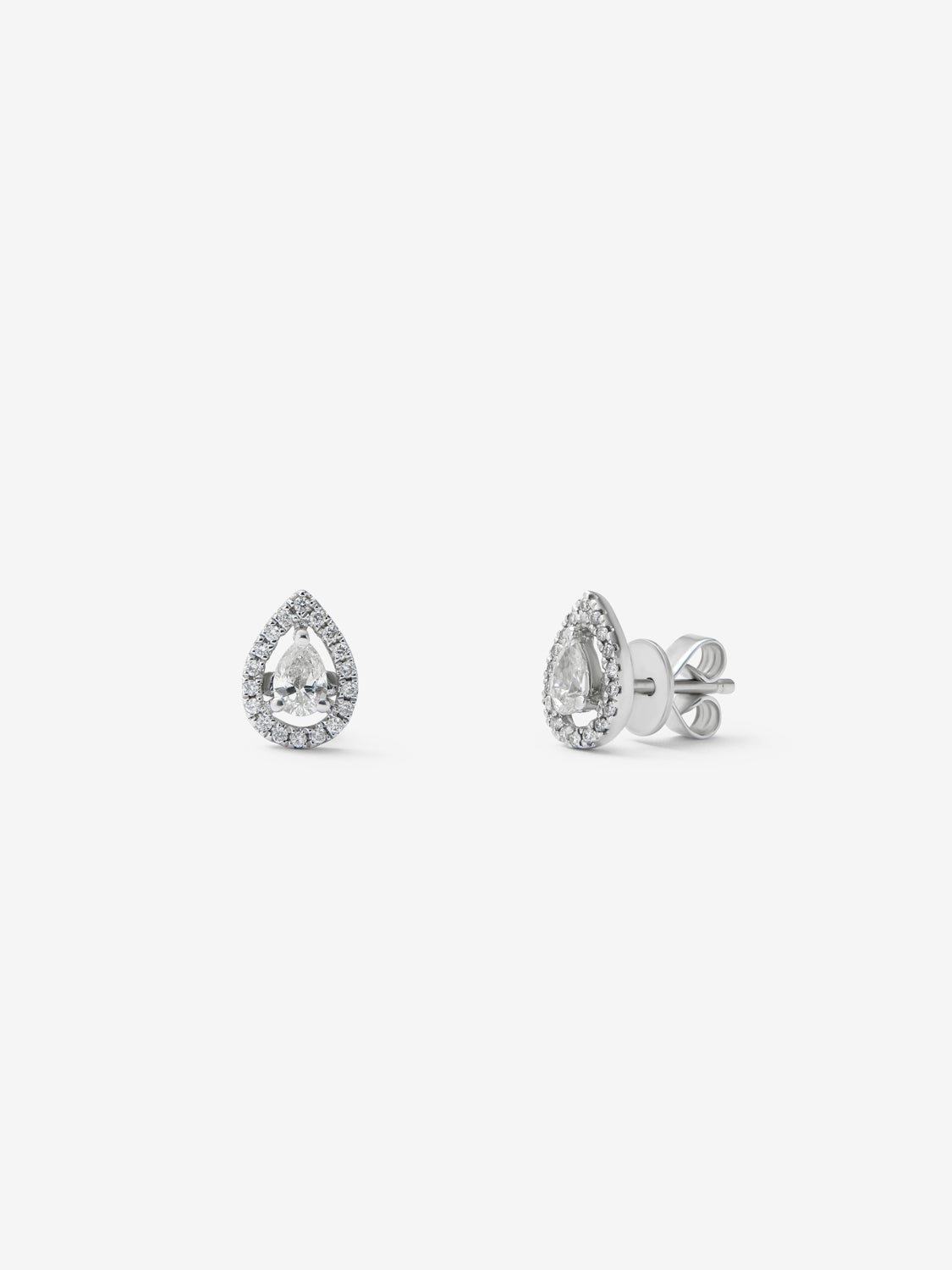Pendientes de oro blanco de 18K con 2 diamantes en talla pera de 0,15 cts y diamantes en talla brillante con un total de 0,13 cts
