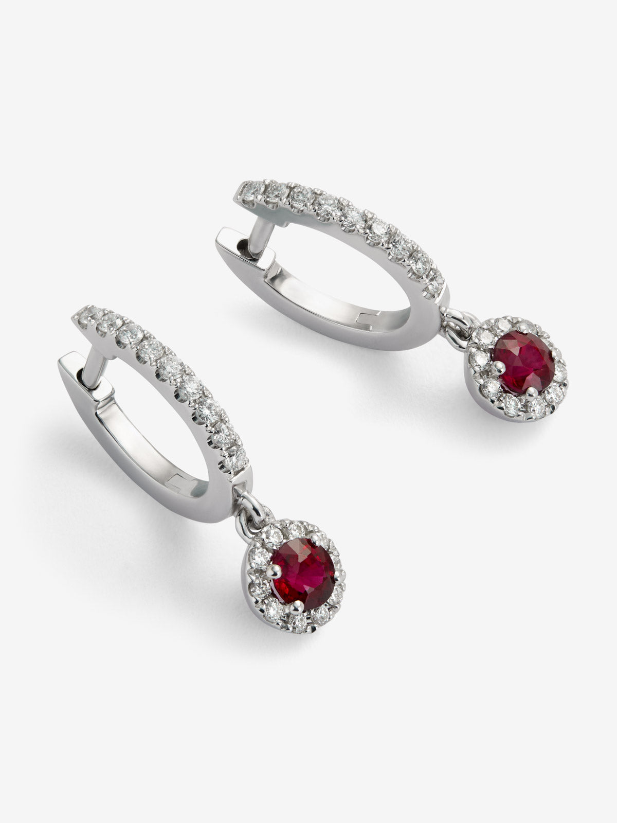 18K white gold hoop earrings with 2 brilliant-cut red rubies totaling 0.73 cts and 38 brilliant-cut diamonds totaling 0.3 cts