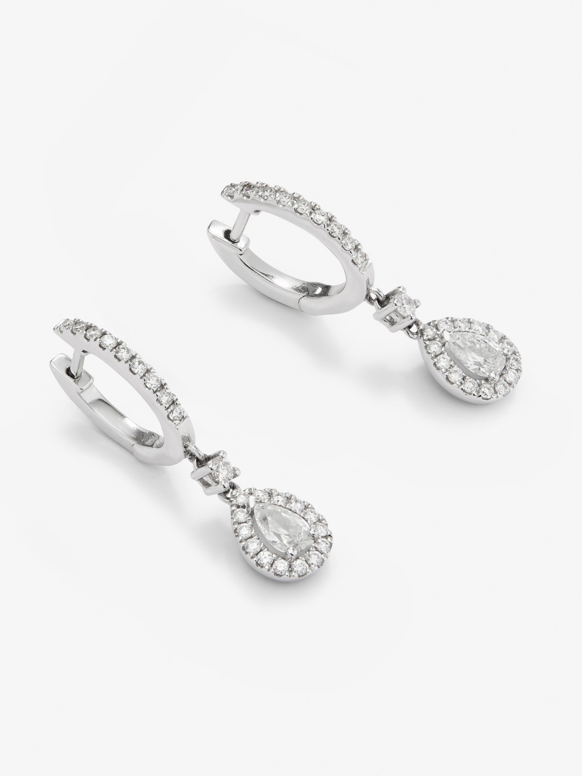 Pendientes de aro de oro blanco de 18K con diamantes en talla brillante