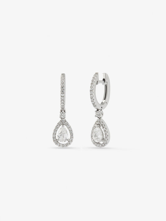 Pendientes de aro de oro blanco de 18K con 48 diamantes en talla brillante con un total de 0,4 cts y 2 diamantes en talla pera con un total de 0,3 cts