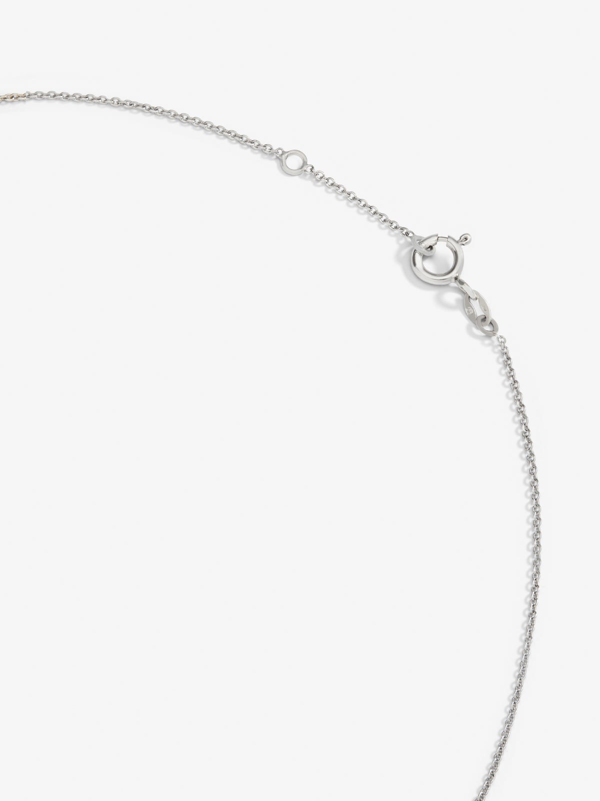 Colgante solitario de oro blanco de 18K con diamante en talla brillante de 0,1 cts