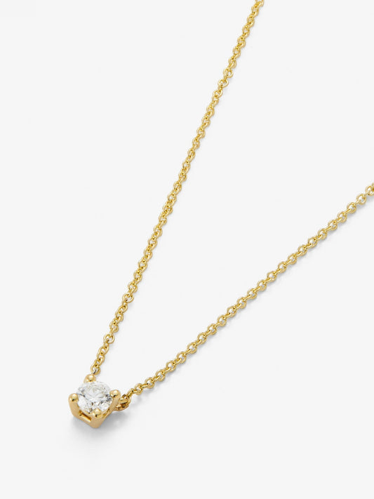 Colgante solitario de oro amarillo de 18K con diamante en talla brillante de 0,15 cts