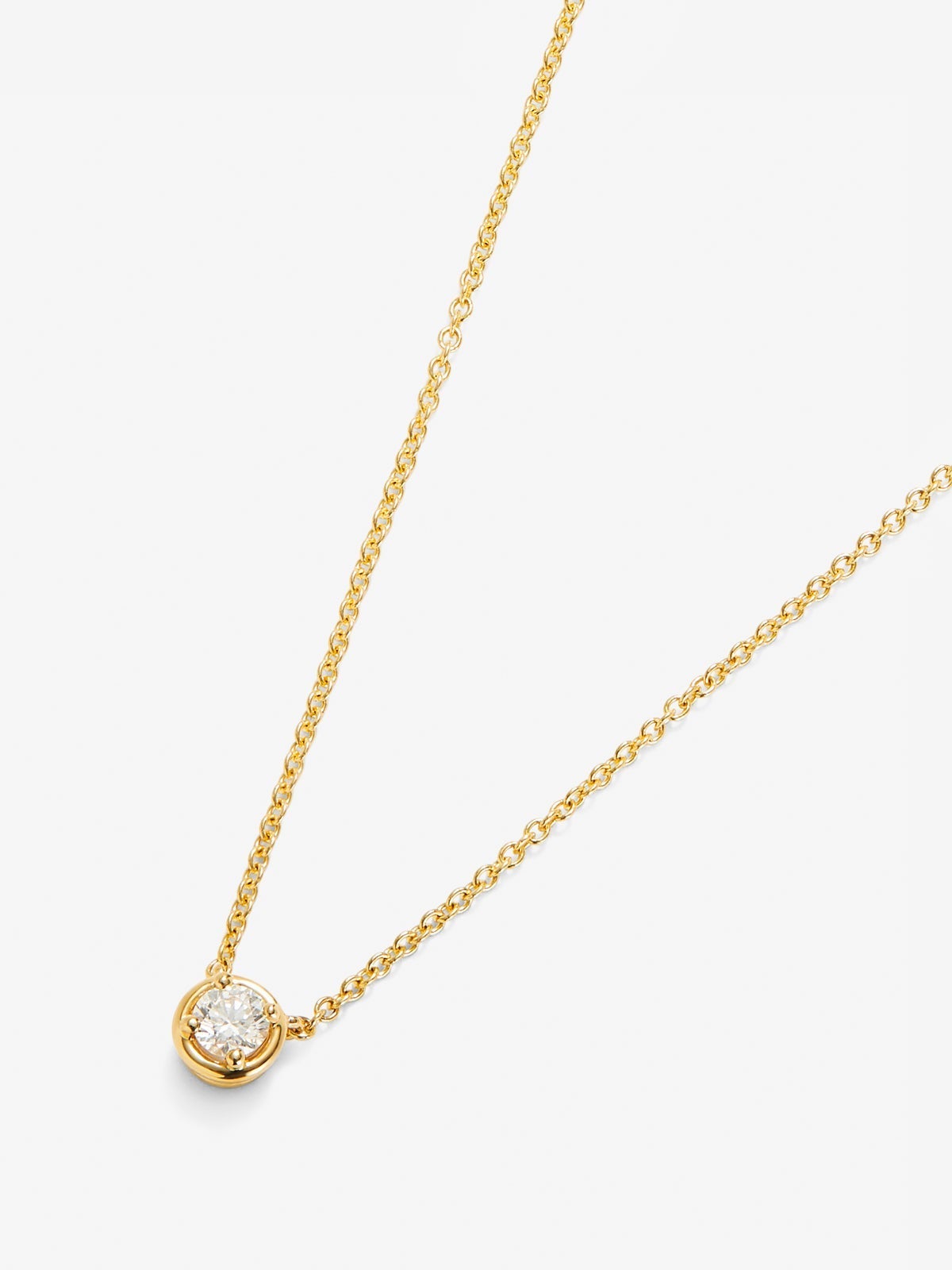 Colgante solitario de oro amarillo de 18K con diamante blanco en talla brillante de 0,1 cts