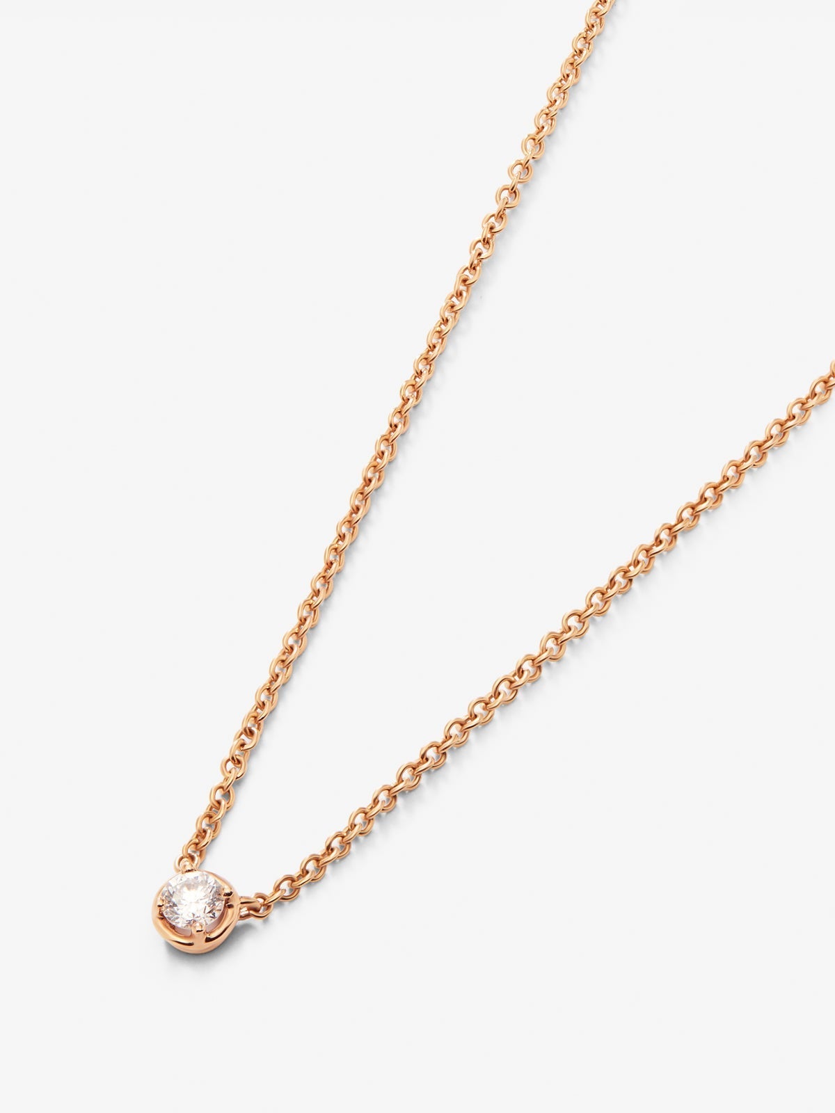 Colgante de oro rosa de 18K con diamantes en talla brillante de 0,1 cts