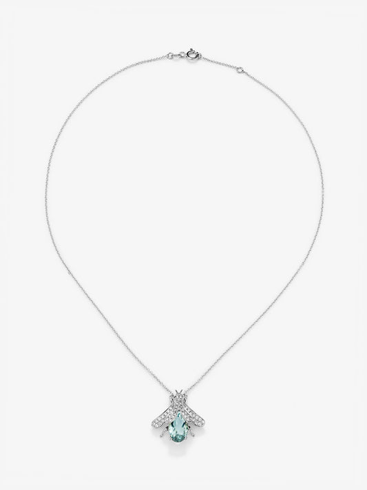 Colgante de insecto de oro blanco de 18K con aguamarina en talla oval de 4,17 cts, 42 diamantes en talla brillante con un total de 0,37 cts y 2 zafiros azules en talla brillante con un total de 0,02 cts