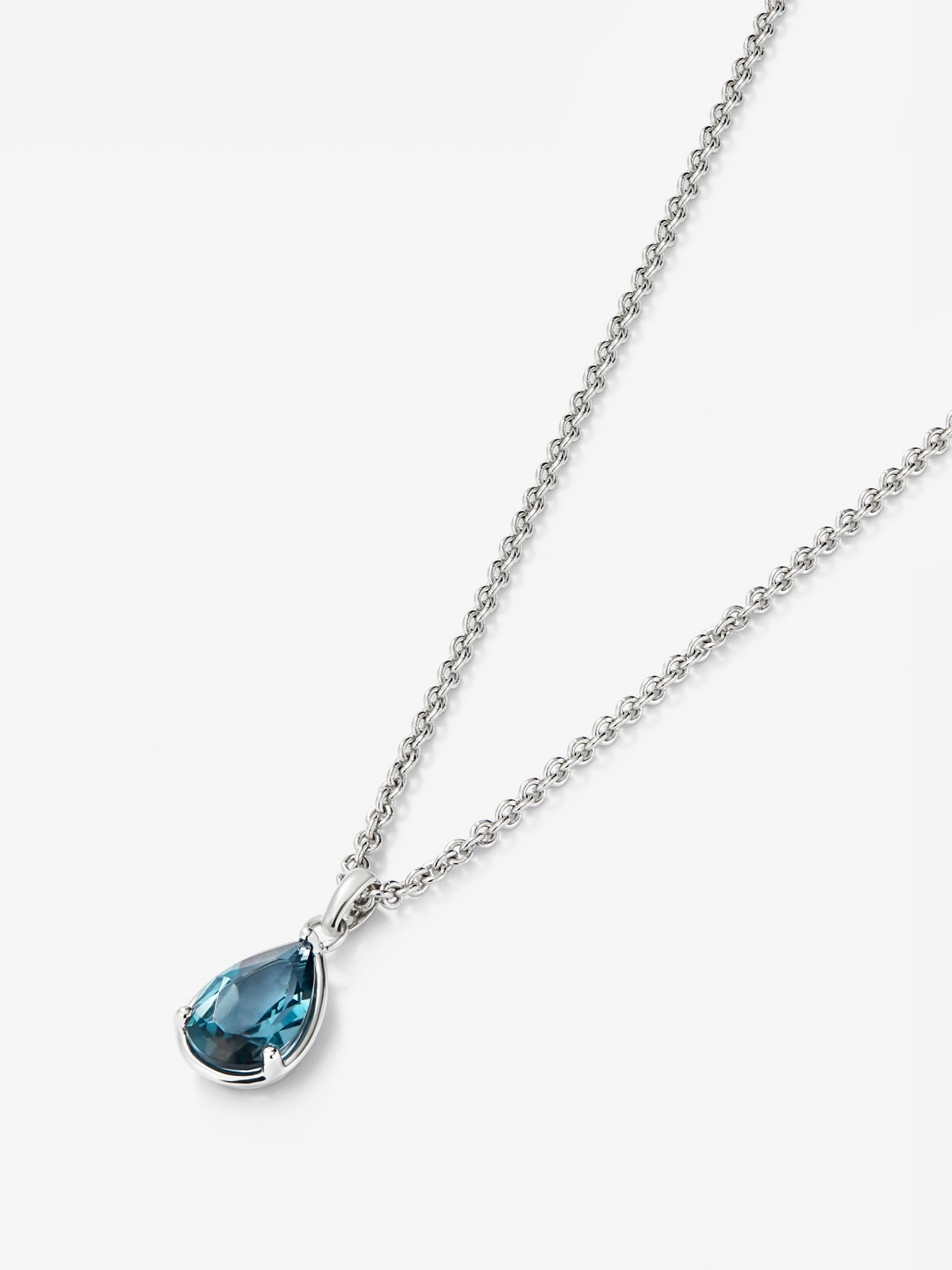 Colgante de plata con topacio azul
