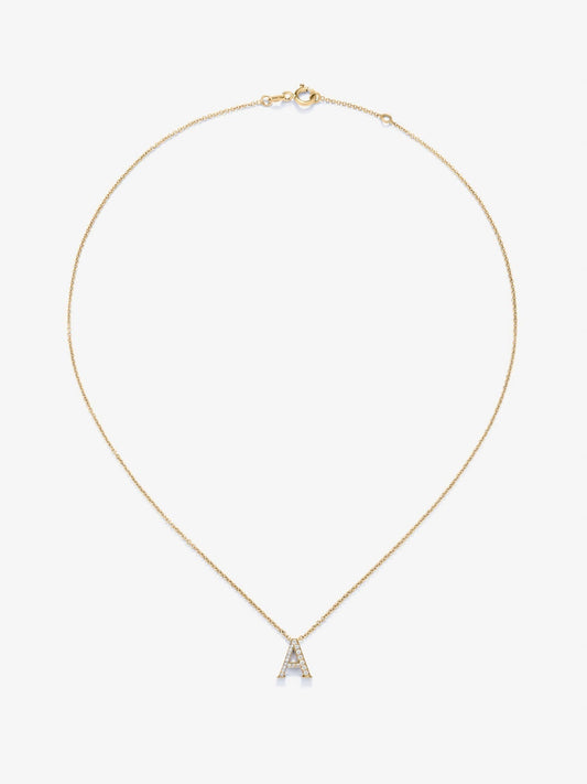 Colgante de oro amarillo de 18K con letra A y 12 diamantes en talla brillante con un total de 0,07 cts