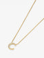 Colgante de oro amarillo de 18K con letra C y 12 diamantes en talla brillante con un total de 0,06 cts