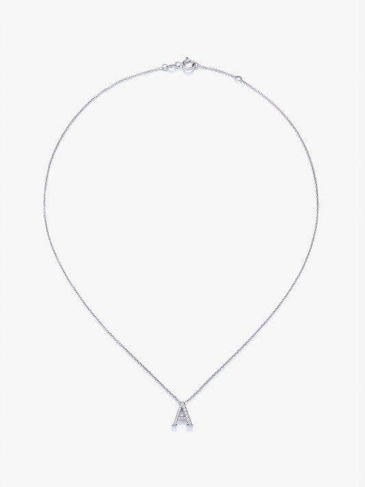 Colgante de oro blanco de 18K con letra A en pavé de 7 diamantes en talla brillante con un total de 0,08 cts